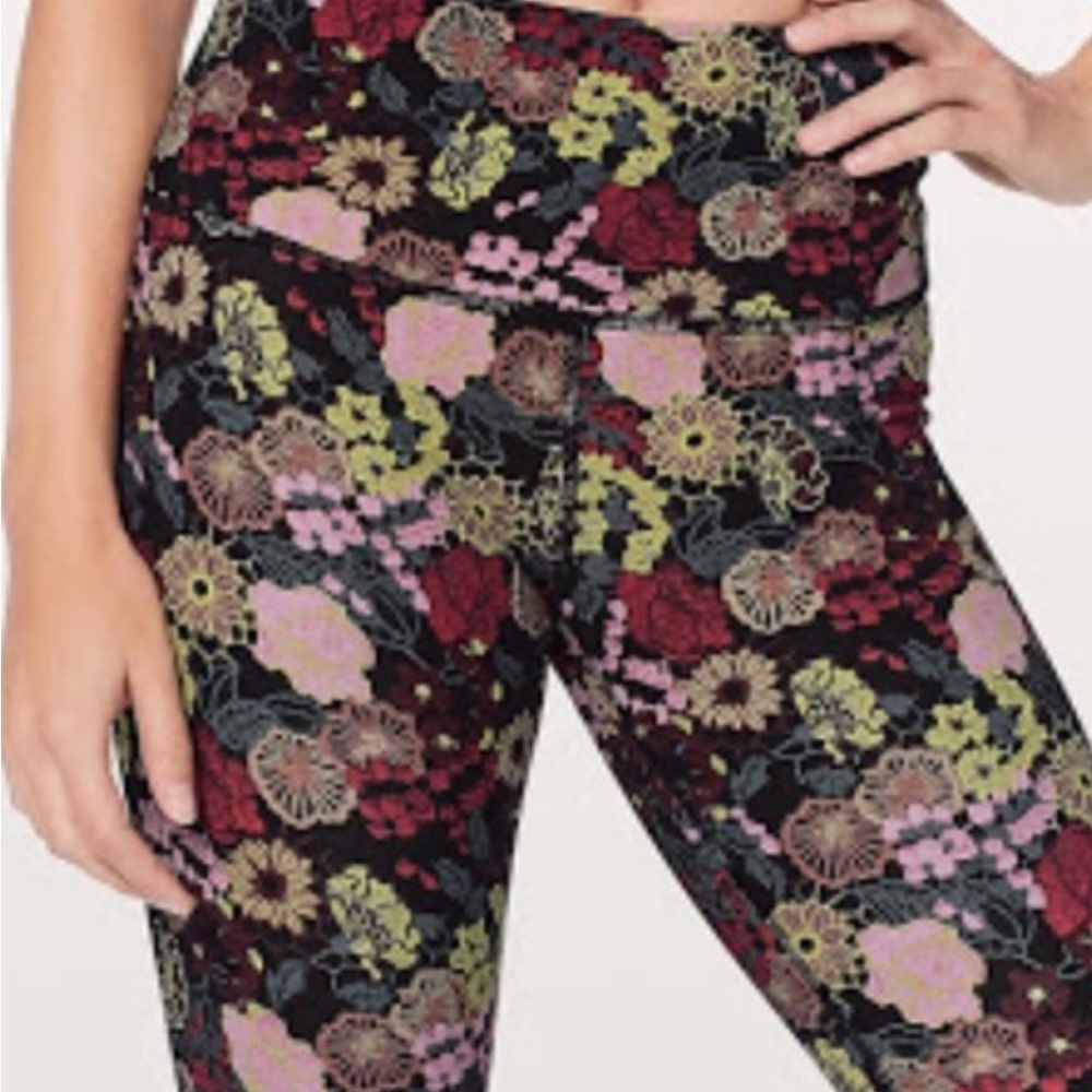 Size 2 Lululemon • Wunder Under Flurolace Tight - Picture 2 of 5